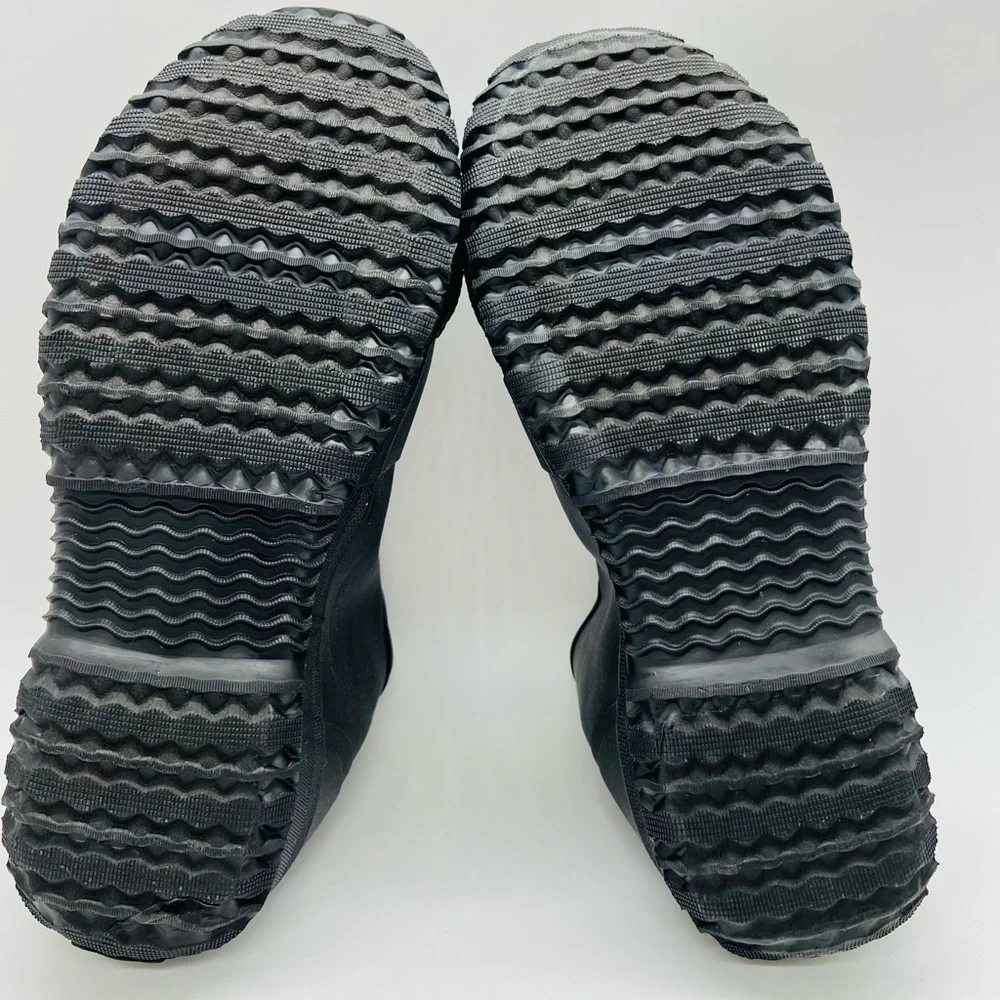BOGS UNISEX ZIPPERED BLACK OVERSHOE SIZE 10 WATERPROOF COMPOSITE TOE NWOT